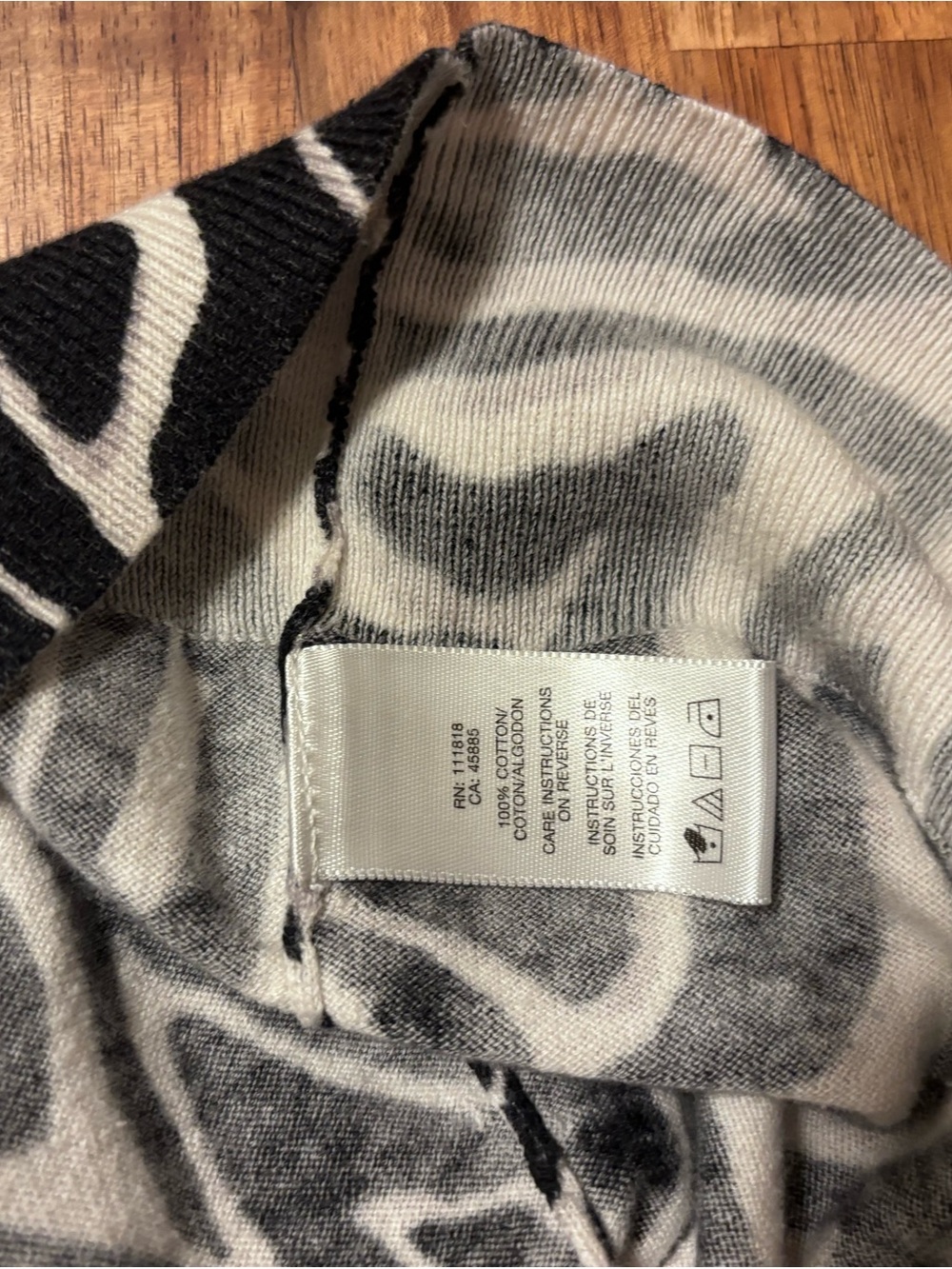 MICHAEL Michael Kors Black & White Zebra Print V-Neck Cardigan (100% Cotton) - Picture 3 of 3